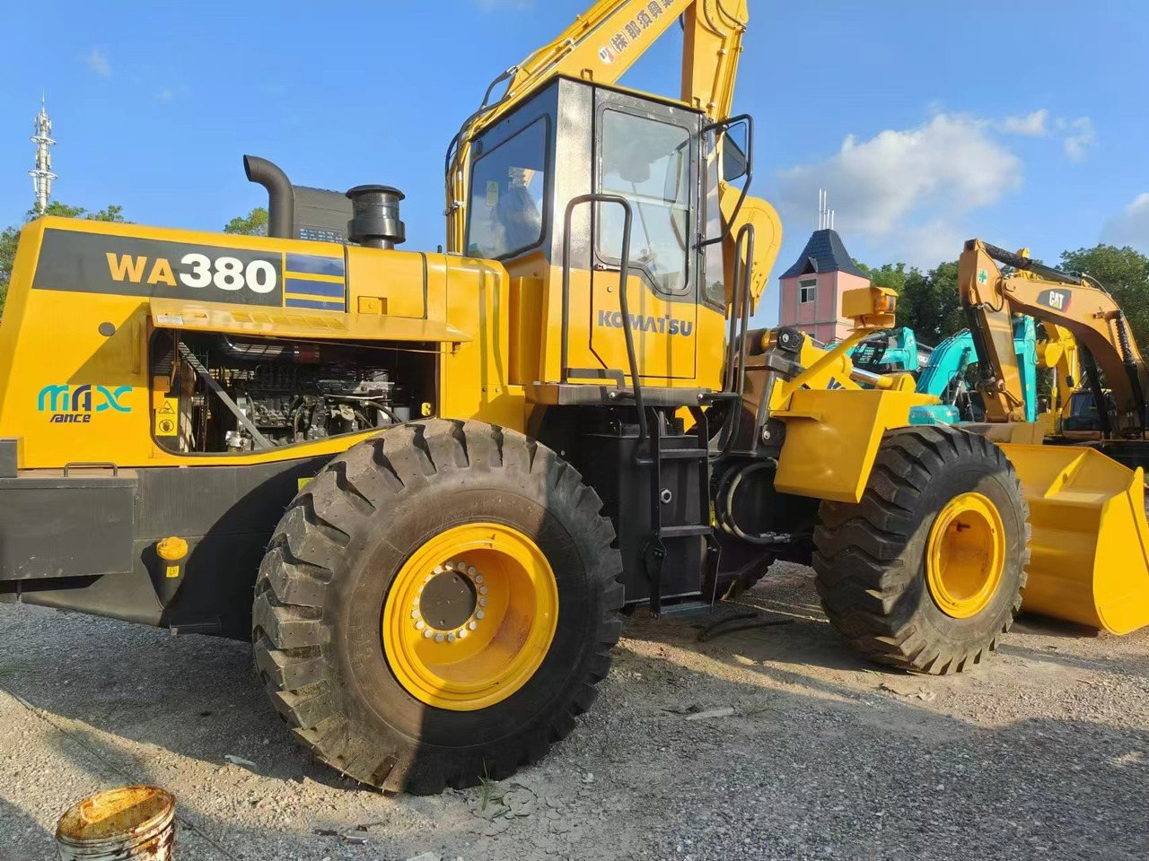 KOMATSU wa380 Low hours, direct supply from the source, lower prices - Chargeuse sur pneus: photos 1 KOMATSU wa380 Low hours, direct supply from the source, lower prices - Chargeuse sur pneus: photos 1