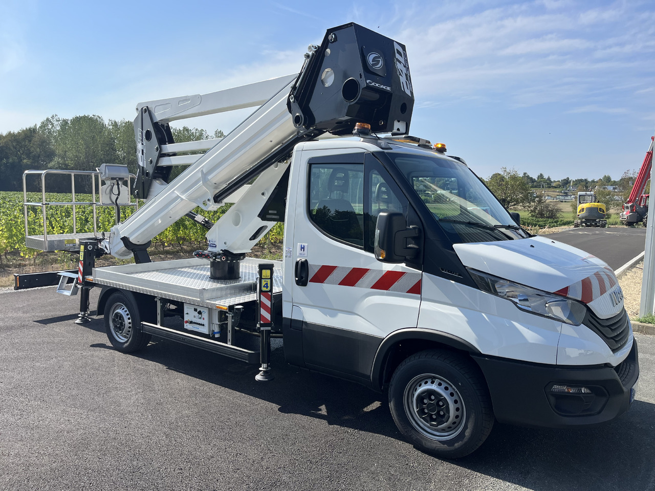 IVECO DAILY SOCAGE 24D SPEED - Camion avec nacelle: photos 1 IVECO DAILY SOCAGE 24D SPEED - Camion avec nacelle: photos 1