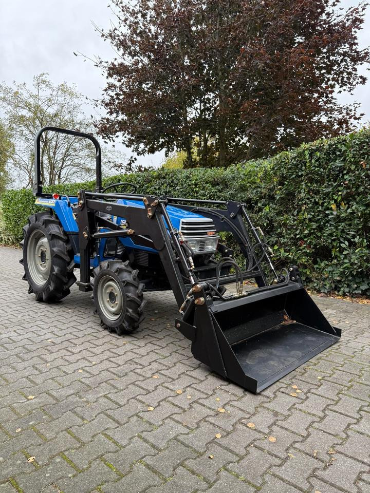 Kleintraktor Iseki TU237 mit Frontlader ab 149 € pro Monat. - Micro tracteur: photos 2 Kleintraktor Iseki TU237 mit Frontlader ab 149 € pro Monat. - Micro tracteur: photos 2