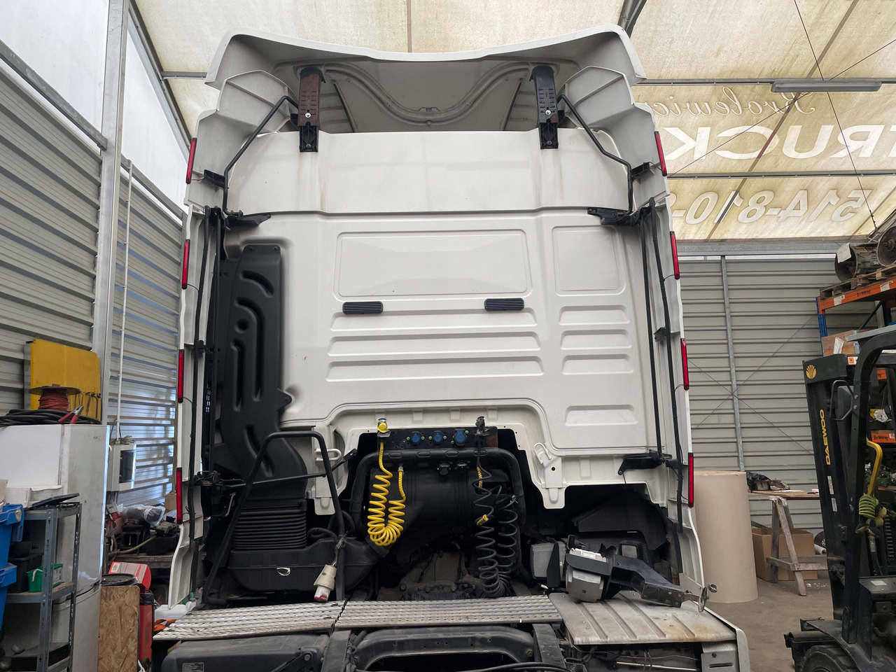 GOŁA KABINA MAN TGX XLX BIAŁA EURO 6 KOLOR RAL 9010 - Cabine pour Camion: photos 2 GOŁA KABINA MAN TGX XLX BIAŁA EURO 6 KOLOR RAL 9010 - Cabine pour Camion: photos 2