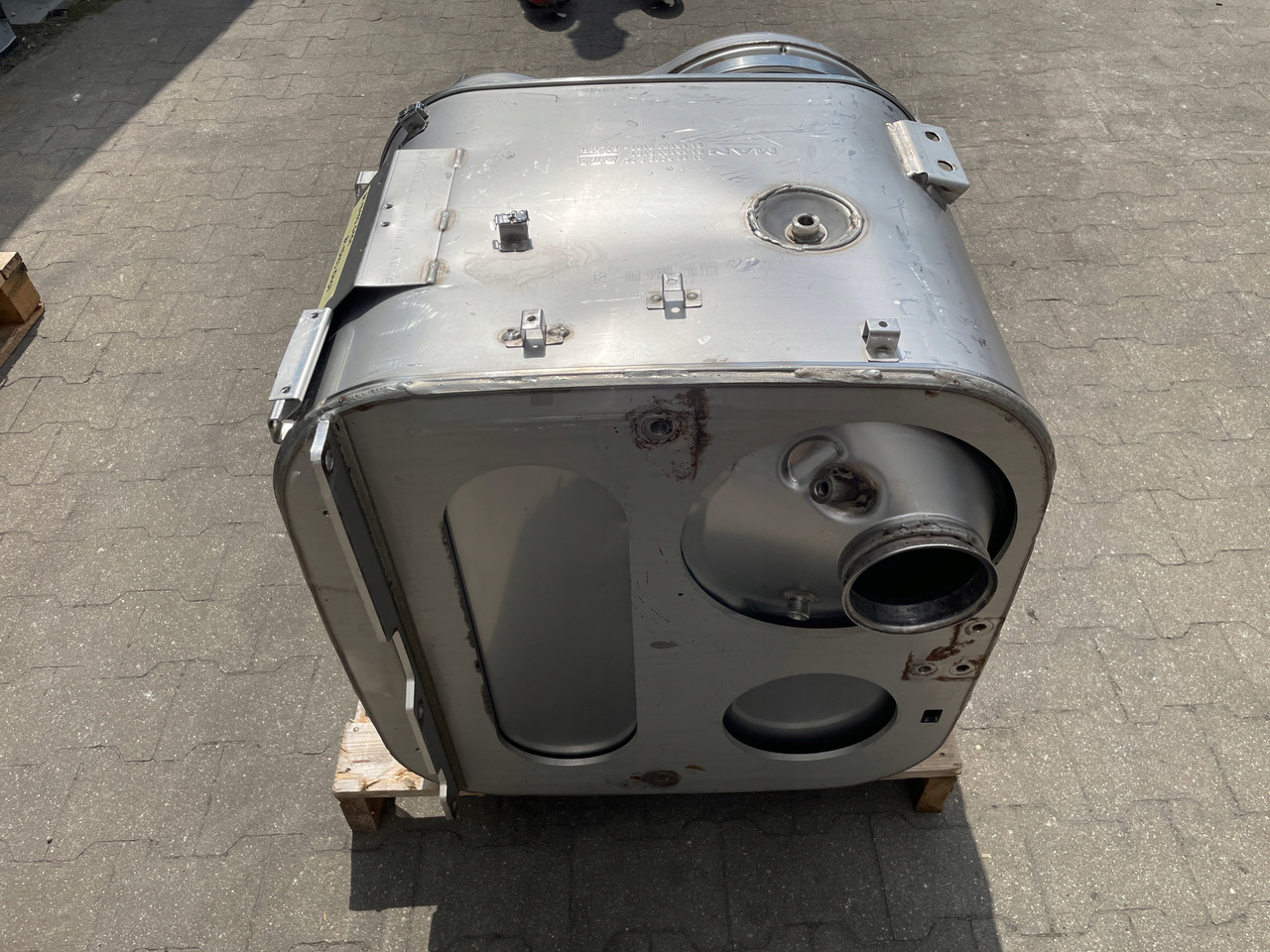 KATALIZATOR MAN TGX TGS EURO 6 DPF TŁUMIK WYDECH 81151036101 - Catalyseur pour Camion: photos 5 KATALIZATOR MAN TGX TGS EURO 6 DPF TŁUMIK WYDECH 81151036101 - Catalyseur pour Camion: photos 5