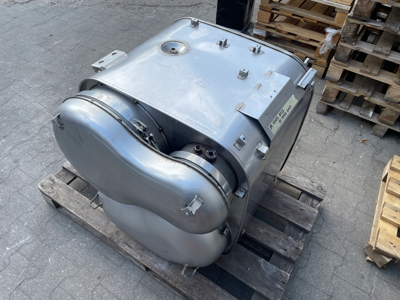 KATALIZATOR MAN TGX TGS EURO 6 DPF TŁUMIK WYDECH 81151036125 - Catalyseur: photos 3 KATALIZATOR MAN TGX TGS EURO 6 DPF TŁUMIK WYDECH 81151036125 - Catalyseur: photos 3