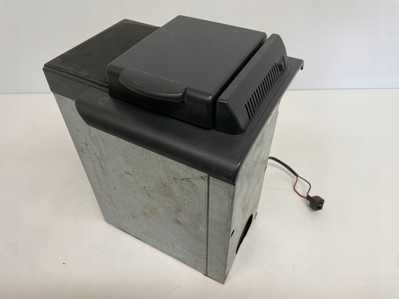 LODÓWKA CHŁODZIARKA RENAULT MAGNUM DXI 24V 6L 60W 5010309920 - Cabine et intérieur pour Camion: photos 1 LODÓWKA CHŁODZIARKA RENAULT MAGNUM DXI 24V 6L 60W 5010309920 - Cabine et intérieur pour Camion: photos 1