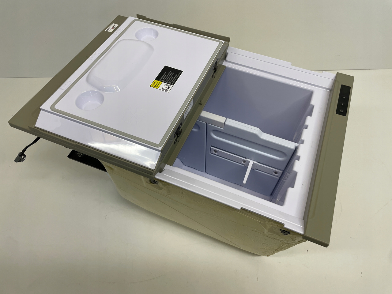 LODÓWKA CHŁODZIARKA VOLVO FH4 FH 4 P82174077 - Cabine et intérieur pour Camion: photos 2 LODÓWKA CHŁODZIARKA VOLVO FH4 FH 4 P82174077 - Cabine et intérieur pour Camion: photos 2