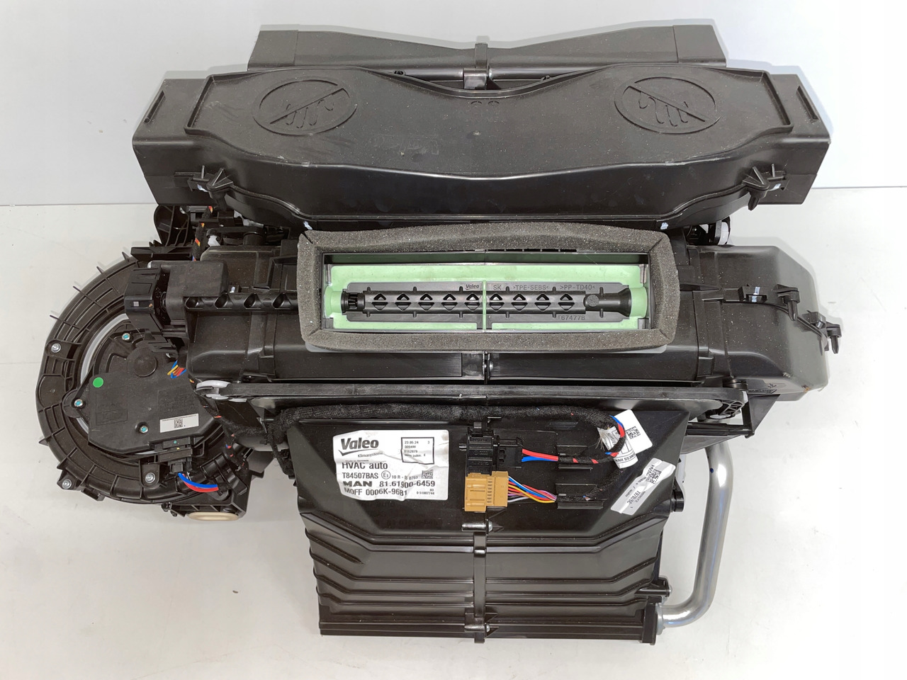 NAGRZEWNICA MAN TG3 TGX 3 TGX-3 81619006459 - Pulseur d'air habitacle pour Camion: photos 2 NAGRZEWNICA MAN TG3 TGX 3 TGX-3 81619006459 - Pulseur d'air habitacle pour Camion: photos 2