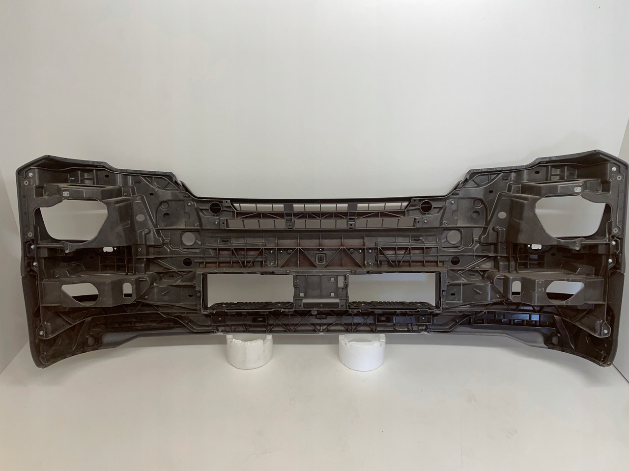 OKULAR STELAŻ OBUDOWA ZDERZAK MAN TG3 TGS3 TGS 3 81416105862 - Pare-chocs pour Camion: photos 5 OKULAR STELAŻ OBUDOWA ZDERZAK MAN TG3 TGS3 TGS 3 81416105862 - Pare-chocs pour Camion: photos 5