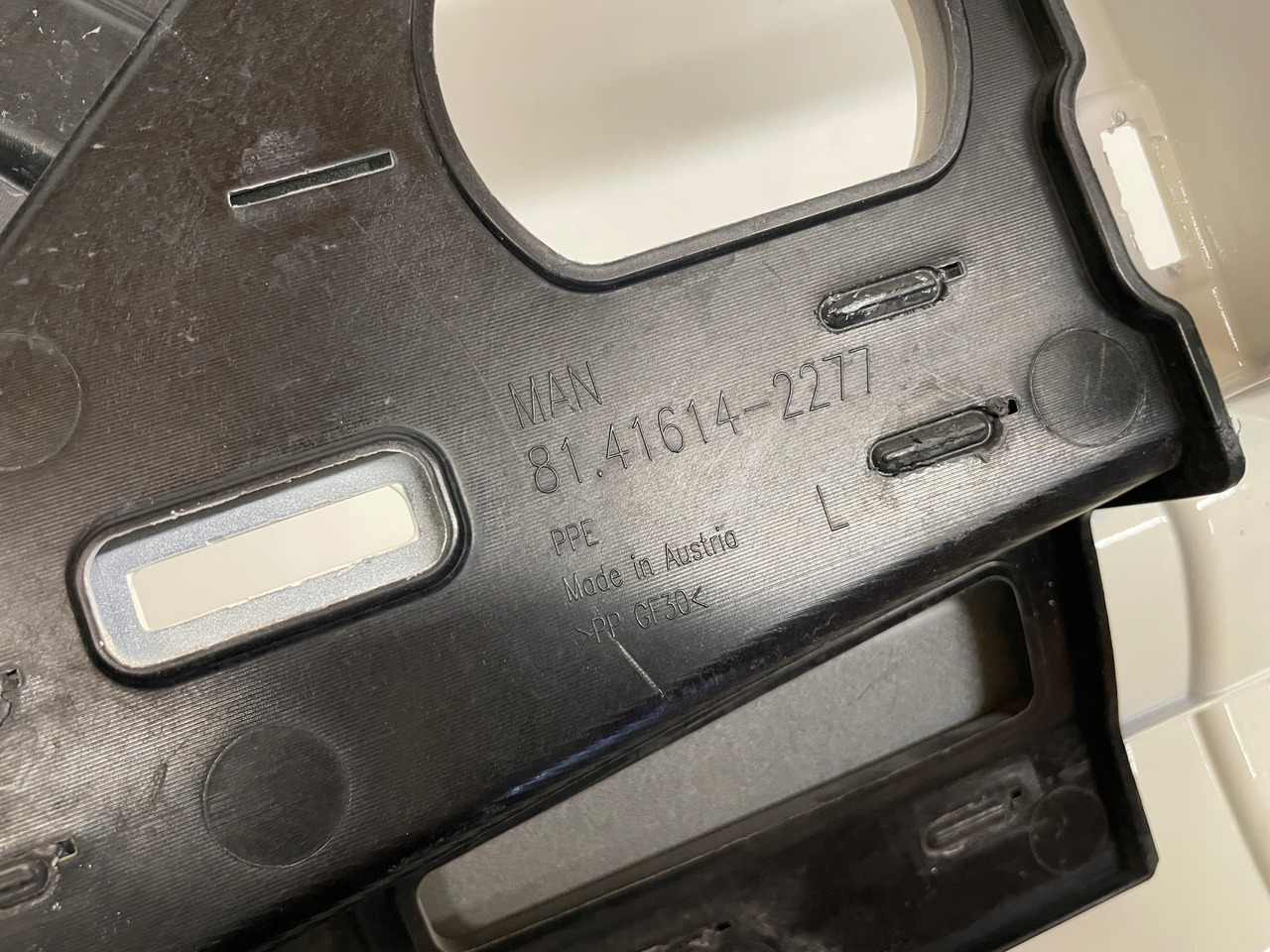 PRAWA OSŁONA NA HALOGEN ZDERZAK MAN TG3 TGX 3 81416142276 - Pare-chocs pour Camion: photos 5 PRAWA OSŁONA NA HALOGEN ZDERZAK MAN TG3 TGX 3 81416142276 - Pare-chocs pour Camion: photos 5