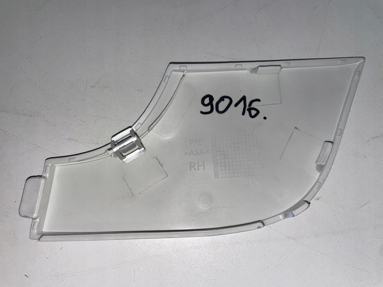 PRAWA ZAŚLEPKA NA HAK MAN TG3 TGX 3 TGX3 81416100994 - Pare-chocs pour Camion: photos 2 PRAWA ZAŚLEPKA NA HAK MAN TG3 TGX 3 TGX3 81416100994 - Pare-chocs pour Camion: photos 2