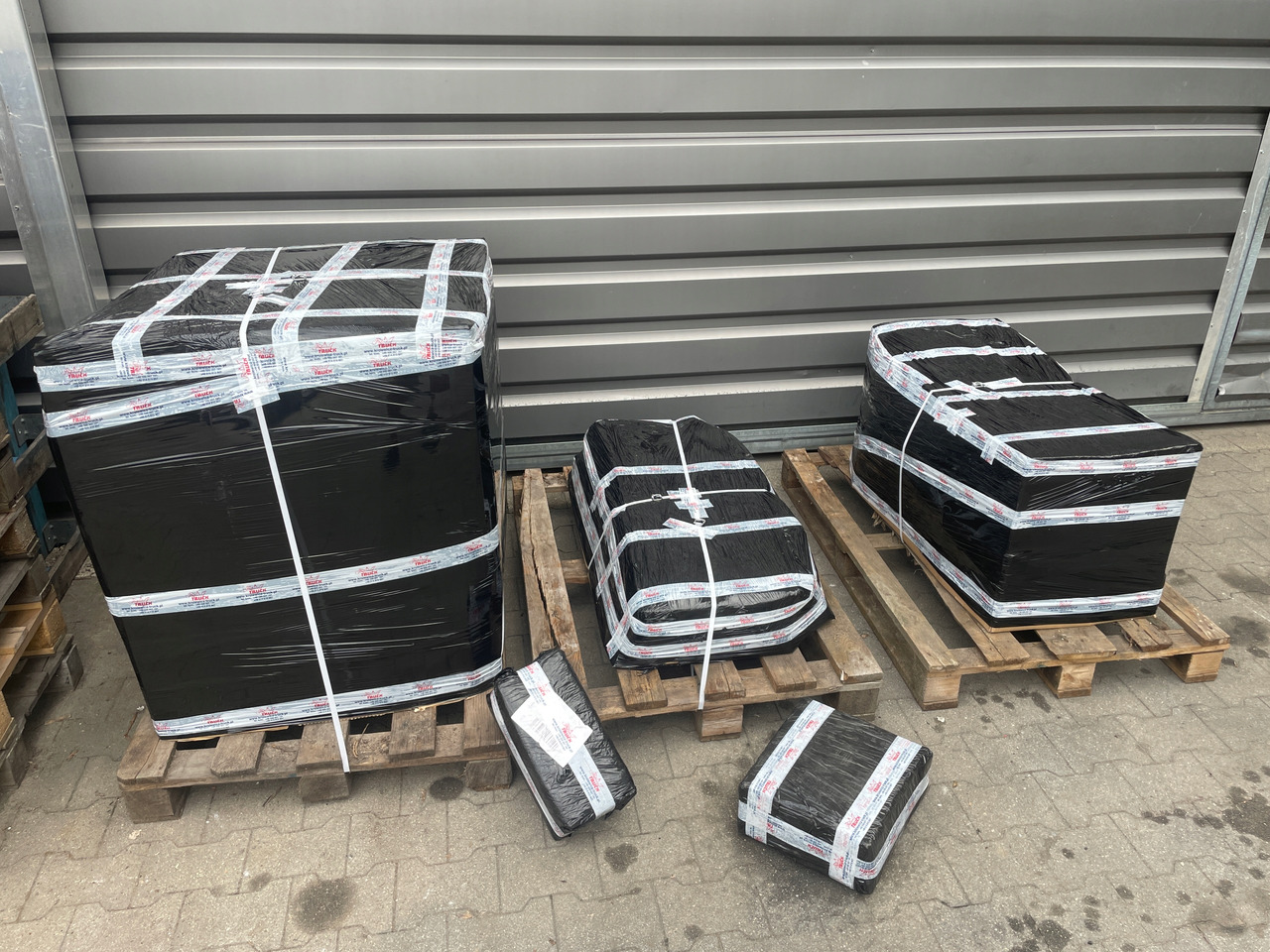 PRAWA ZAŚLEPKA NA HAK MAN TG3 TGX 3 TGX3 81416100994 - Pare-chocs pour Camion: photos 3 PRAWA ZAŚLEPKA NA HAK MAN TG3 TGX 3 TGX3 81416100994 - Pare-chocs pour Camion: photos 3