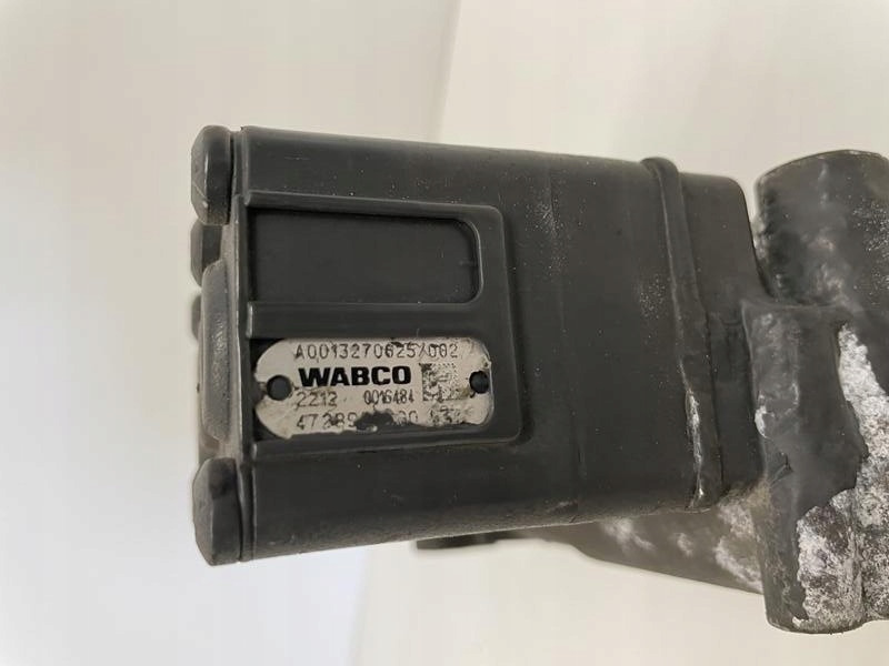 ZAWÓR PODUSZEK MERCEDES ACTROS MP 4 A0013270625 - Valve de frein pour Camion: photos 2 ZAWÓR PODUSZEK MERCEDES ACTROS MP 4 A0013270625 - Valve de frein pour Camion: photos 2