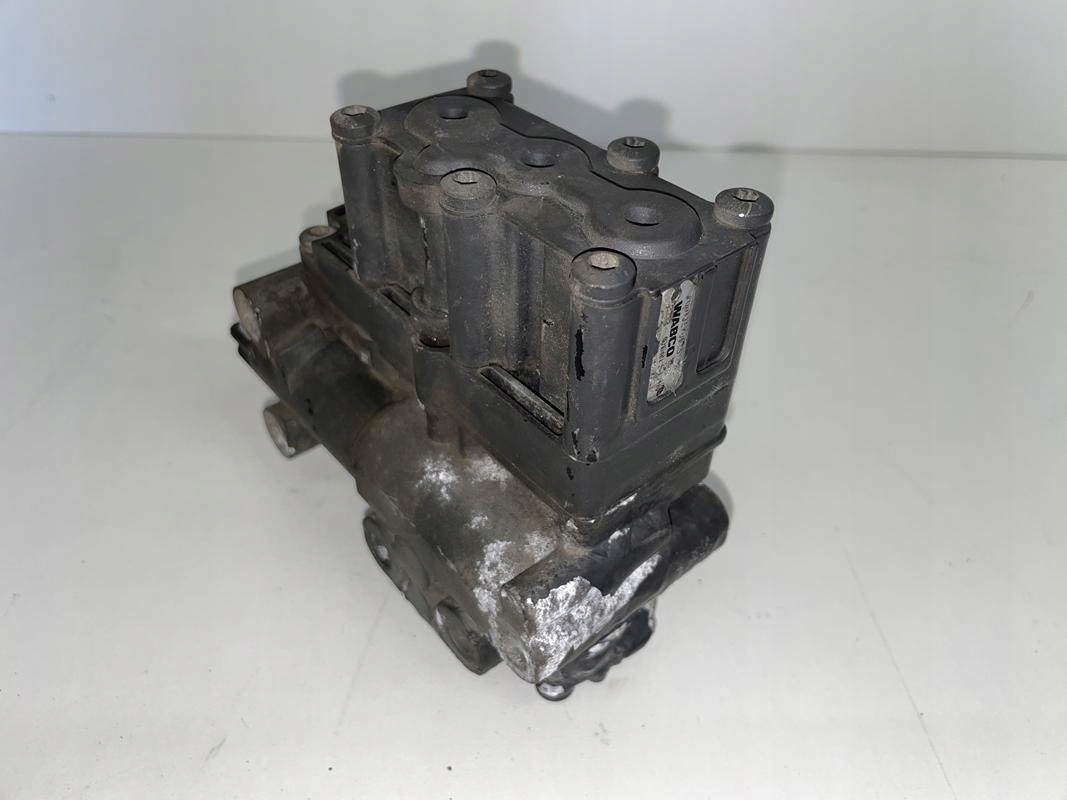 ZAWÓR PODUSZEK MERCEDES ACTROS MP 4 A0013270625 - Valve de frein pour Camion: photos 1 ZAWÓR PODUSZEK MERCEDES ACTROS MP 4 A0013270625 - Valve de frein pour Camion: photos 1