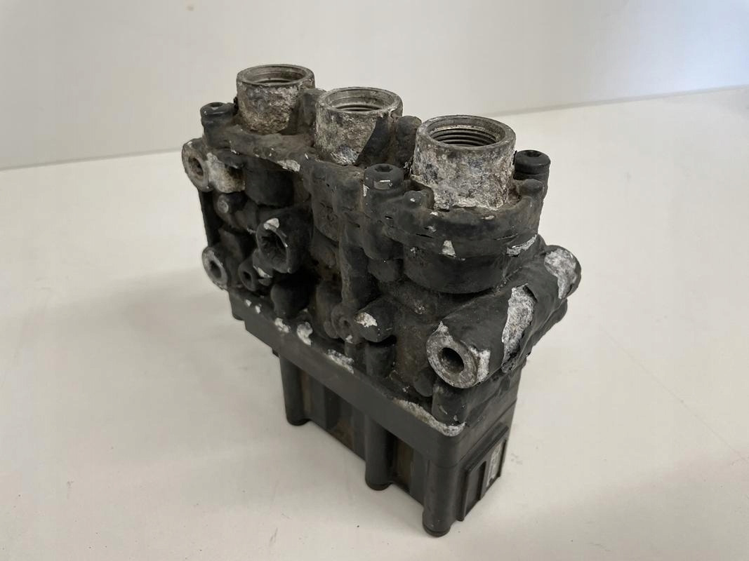 ZAWÓR PODUSZEK MERCEDES ACTROS MP 4 A0013270725 - Valve de frein pour Camion: photos 1 ZAWÓR PODUSZEK MERCEDES ACTROS MP 4 A0013270725 - Valve de frein pour Camion: photos 1