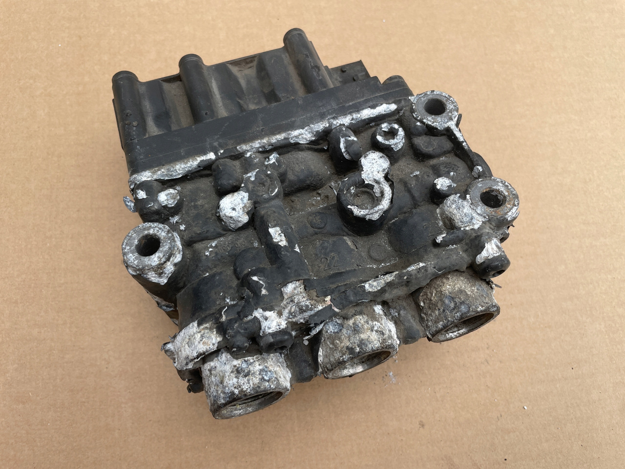 ZAWÓR PODUSZEK MERCEDES ACTROS MP 4 MP4 A0013270725 - Valve de frein pour Camion: photos 3 ZAWÓR PODUSZEK MERCEDES ACTROS MP 4 MP4 A0013270725 - Valve de frein pour Camion: photos 3