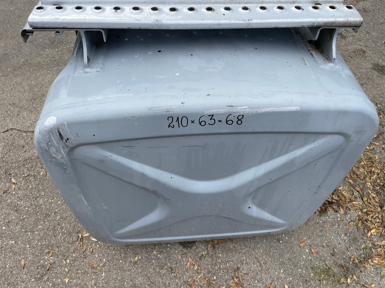 ZBIORNIK PALIWA 780 L MAN TGA TGX TGS 81122015670 - Réservoir de carburant pour Camion: photos 4 ZBIORNIK PALIWA 780 L MAN TGA TGX TGS 81122015670 - Réservoir de carburant pour Camion: photos 4