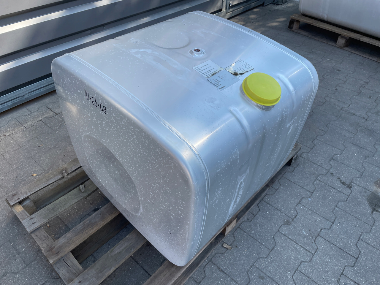 ZBIORNIK PALIWA MAN TGA TGX TGS 250L 81122016898 - Réservoir de carburant pour Camion: photos 2 ZBIORNIK PALIWA MAN TGA TGX TGS 250L 81122016898 - Réservoir de carburant pour Camion: photos 2