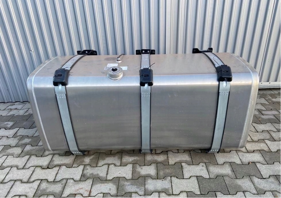 ZBIORNIK PALIWA MAN TGX TGS 710 L 81122016949 - Réservoir de carburant pour Camion: photos 1 ZBIORNIK PALIWA MAN TGX TGS 710 L 81122016949 - Réservoir de carburant pour Camion: photos 1