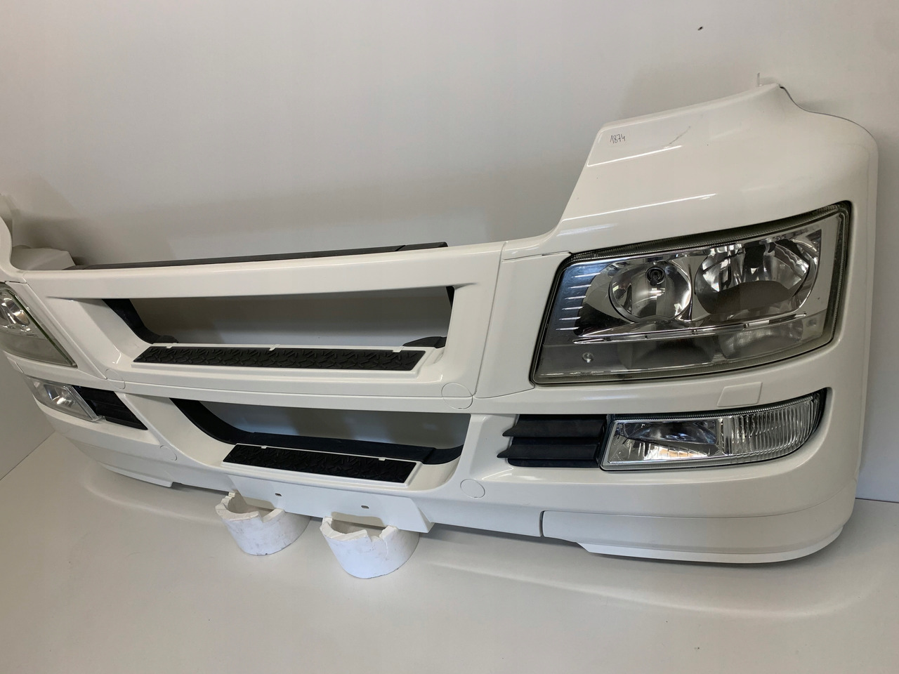 ZDERZAK XENON MAN TGS - Pare-chocs pour Camion: photos 5 ZDERZAK XENON MAN TGS - Pare-chocs pour Camion: photos 5