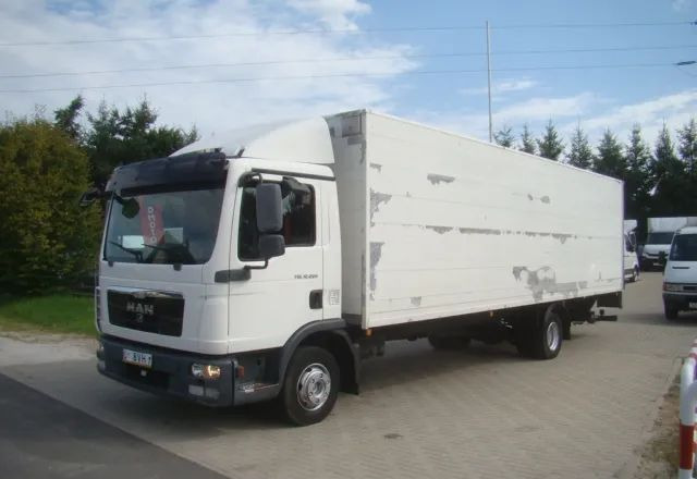 MAN TGL 12-220 8.10M KLIMA WINDA 2000KG - Camion fourgon: photos 2 MAN TGL 12-220 8.10M KLIMA WINDA 2000KG - Camion fourgon: photos 2