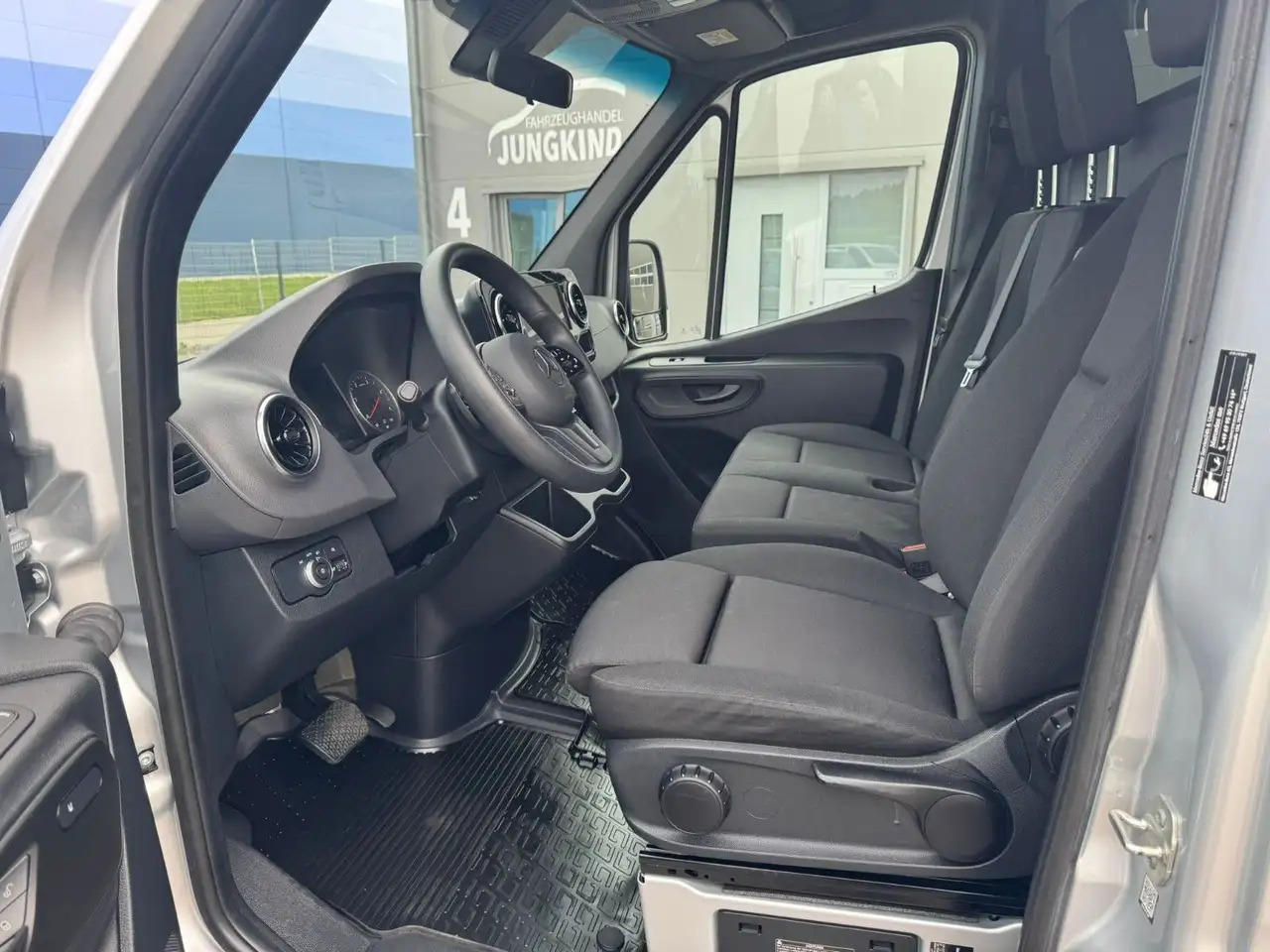 Mercedes-Benz Sprinter 317 CDI Flach Lang Silber Klima MBUX - Fourgon utilitaire: photos 4 Mercedes-Benz Sprinter 317 CDI Flach Lang Silber Klima MBUX - Fourgon utilitaire: photos 4