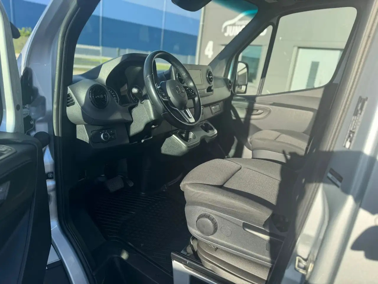 Mercedes-Benz Sprinter 317 CDI Lang Hoch Klima MBUX Silber LED - Fourgon utilitaire: photos 4 Mercedes-Benz Sprinter 317 CDI Lang Hoch Klima MBUX Silber LED - Fourgon utilitaire: photos 4