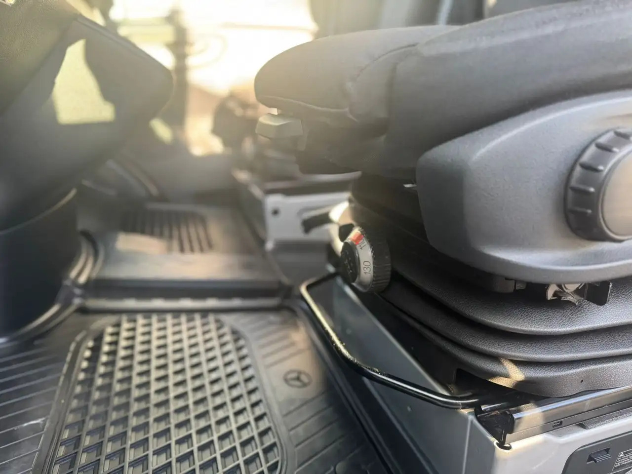 Mercedes-Benz Sprinter 317 CDI Lang Hoch Klima MBUX Silber LED - Fourgon utilitaire: photos 5 Mercedes-Benz Sprinter 317 CDI Lang Hoch Klima MBUX Silber LED - Fourgon utilitaire: photos 5