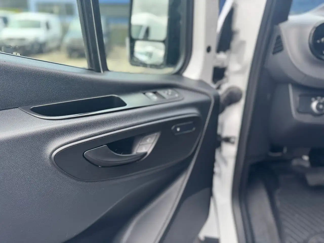 Mercedes-Benz Sprinter 317 CDI Maxi Lang LED MBUX Klima - Fourgon utilitaire: photos 3 Mercedes-Benz Sprinter 317 CDI Maxi Lang LED MBUX Klima - Fourgon utilitaire: photos 3