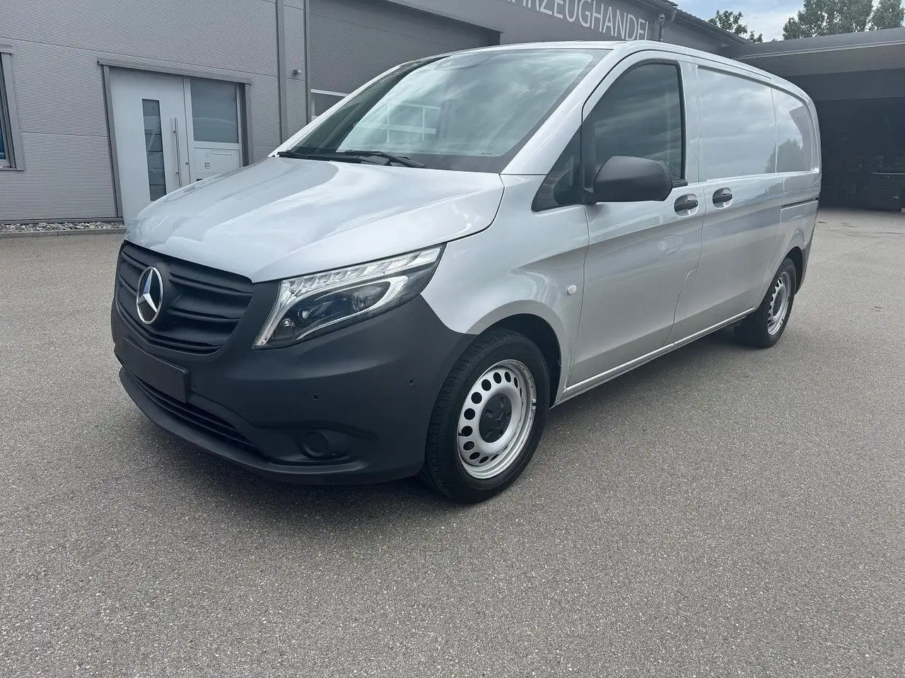 Mercedes-Benz Vito 114 CDI Kompakt Silber Klima Bott - Fourgon utilitaire: photos 1 Mercedes-Benz Vito 114 CDI Kompakt Silber Klima Bott - Fourgon utilitaire: photos 1
