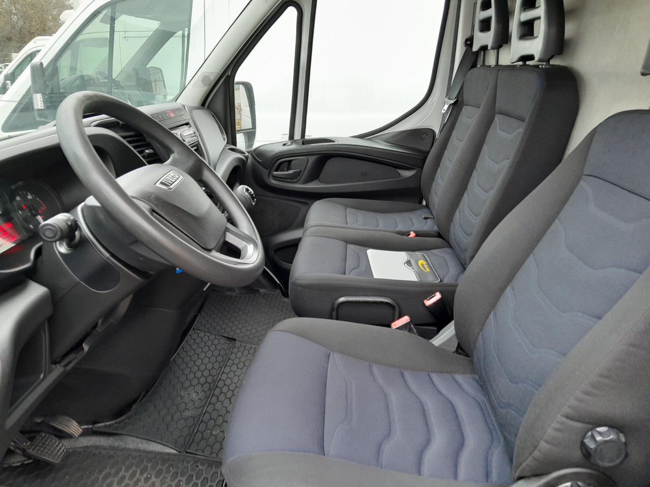 Fourgon grand volume IVECO Daily 35S14: photos 6