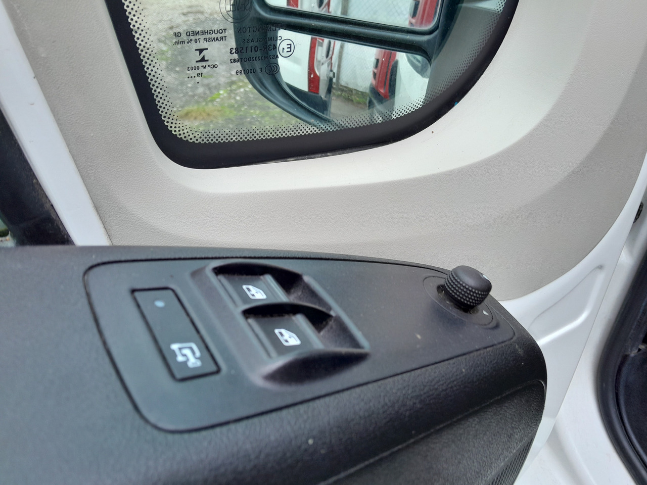 Fourgon grand volume PEUGEOT BOXER 2.2 BlueHDI 350 FT L3H2 Pro: photos 11