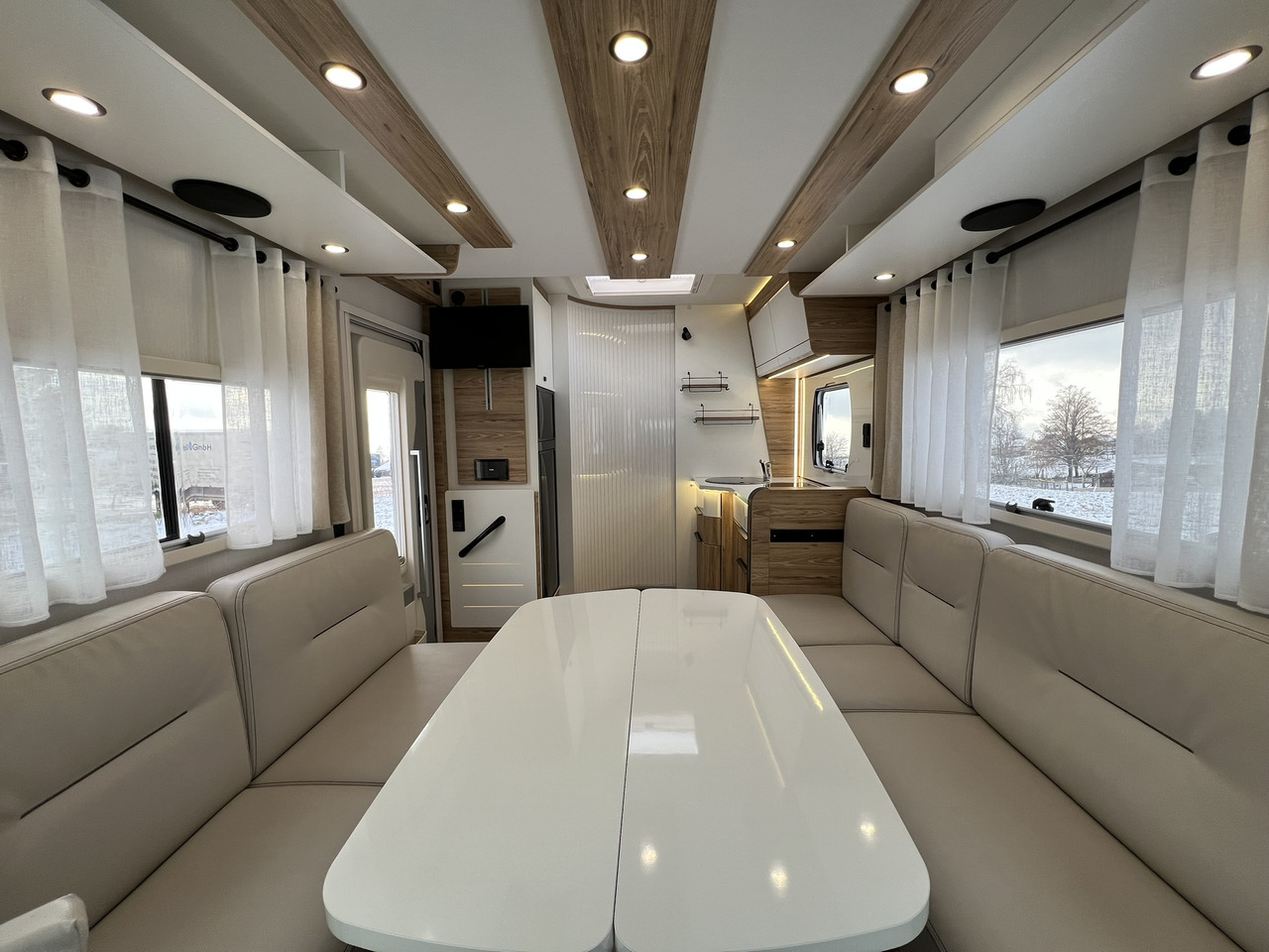 Pilote Pacific P696D Hubbett - Solar - Markise - Camping-car profilé: photos 4 Pilote Pacific P696D Hubbett - Solar - Markise - Camping-car profilé: photos 4