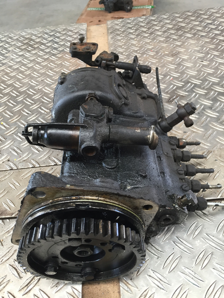 Gebrauchte Einspritzpumpe MAN 16.168, Typ : D 2566 - 5 Zylinder, Artikel Nr. : 81.99999 - 9999 - Pompe à carburant pour Camion: photos 3 Gebrauchte Einspritzpumpe MAN 16.168, Typ : D 2566 - 5 Zylinder, Artikel Nr. : 81.99999 - 9999 - Pompe à carburant pour Camion: photos 3