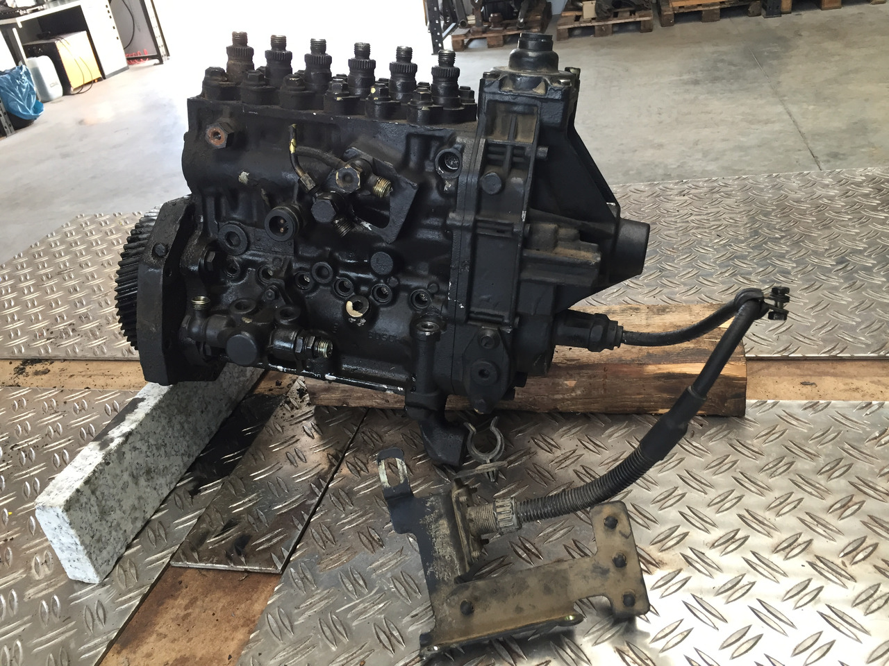 ---Gebrauchte Einspritzpumpe MAN 272, Typ D 0826 LF 09, Euro 2, Artikel - Nr. : 81.99999 - 9999 - Pompe à carburant pour Camion: photos 2 ---Gebrauchte Einspritzpumpe MAN 272, Typ D 0826 LF 09, Euro 2, Artikel - Nr. : 81.99999 - 9999 - Pompe à carburant pour Camion: photos 2