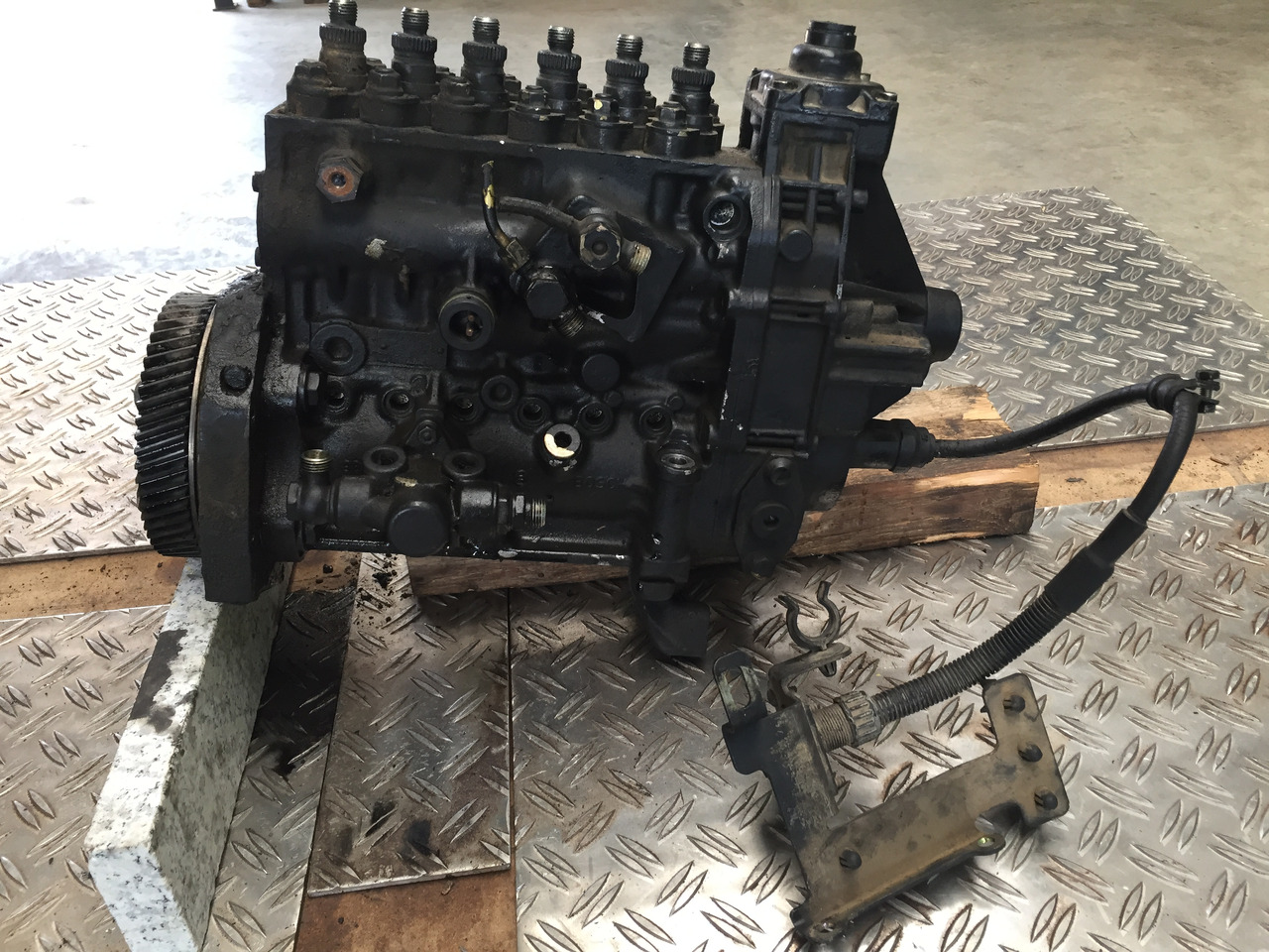 ---Gebrauchte Einspritzpumpe MAN 272, Typ D 0826 LF 09, Euro 2, Artikel - Nr. : 81.99999 - 9999 - Pompe à carburant pour Camion: photos 3 ---Gebrauchte Einspritzpumpe MAN 272, Typ D 0826 LF 09, Euro 2, Artikel - Nr. : 81.99999 - 9999 - Pompe à carburant pour Camion: photos 3