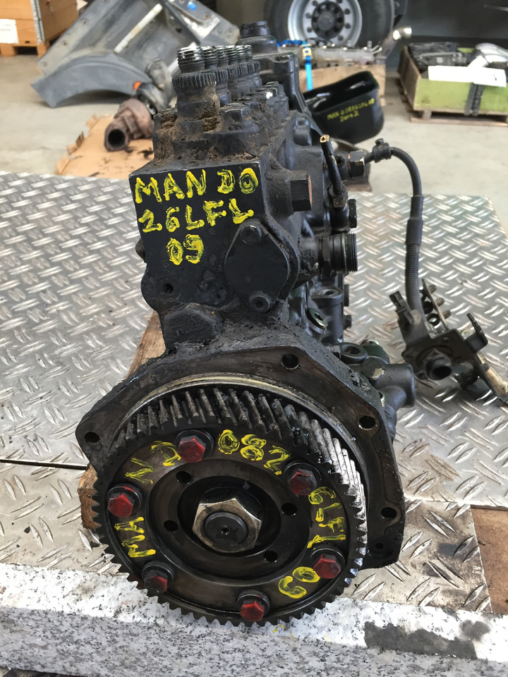 ---Gebrauchte Einspritzpumpe MAN 272, Typ D 0826 LF 09, Euro 2, Artikel - Nr. : 81.99999 - 9999 - Pompe à carburant pour Camion: photos 4 ---Gebrauchte Einspritzpumpe MAN 272, Typ D 0826 LF 09, Euro 2, Artikel - Nr. : 81.99999 - 9999 - Pompe à carburant pour Camion: photos 4