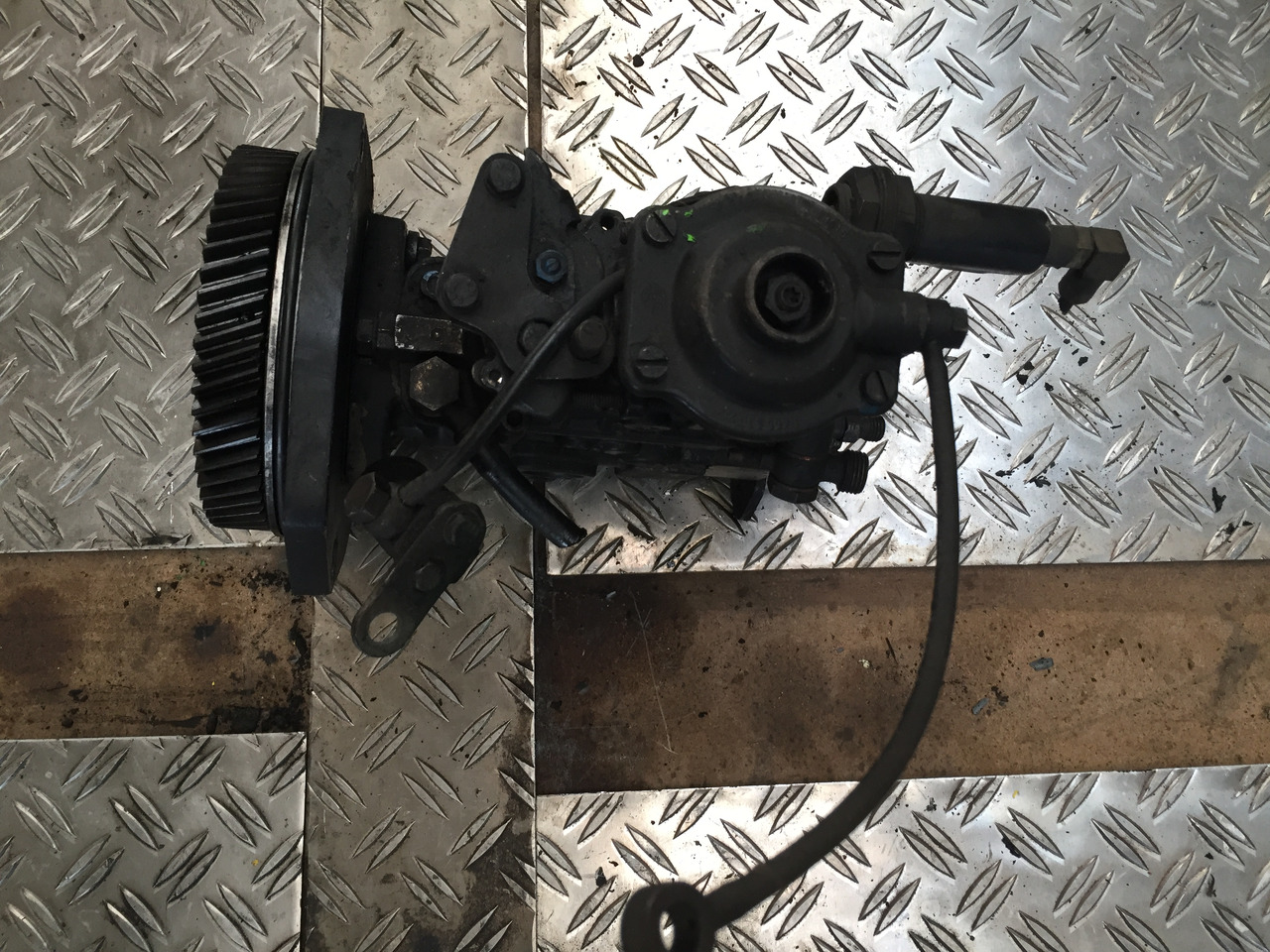 ---Gebrauchte Einspritzpumpe MAN 272, Typ D 0826 LF, Artikel - Nr. : 81.99999 - 9999 - Pompe à carburant pour Camion: photos 4 ---Gebrauchte Einspritzpumpe MAN 272, Typ D 0826 LF, Artikel - Nr. : 81.99999 - 9999 - Pompe à carburant pour Camion: photos 4