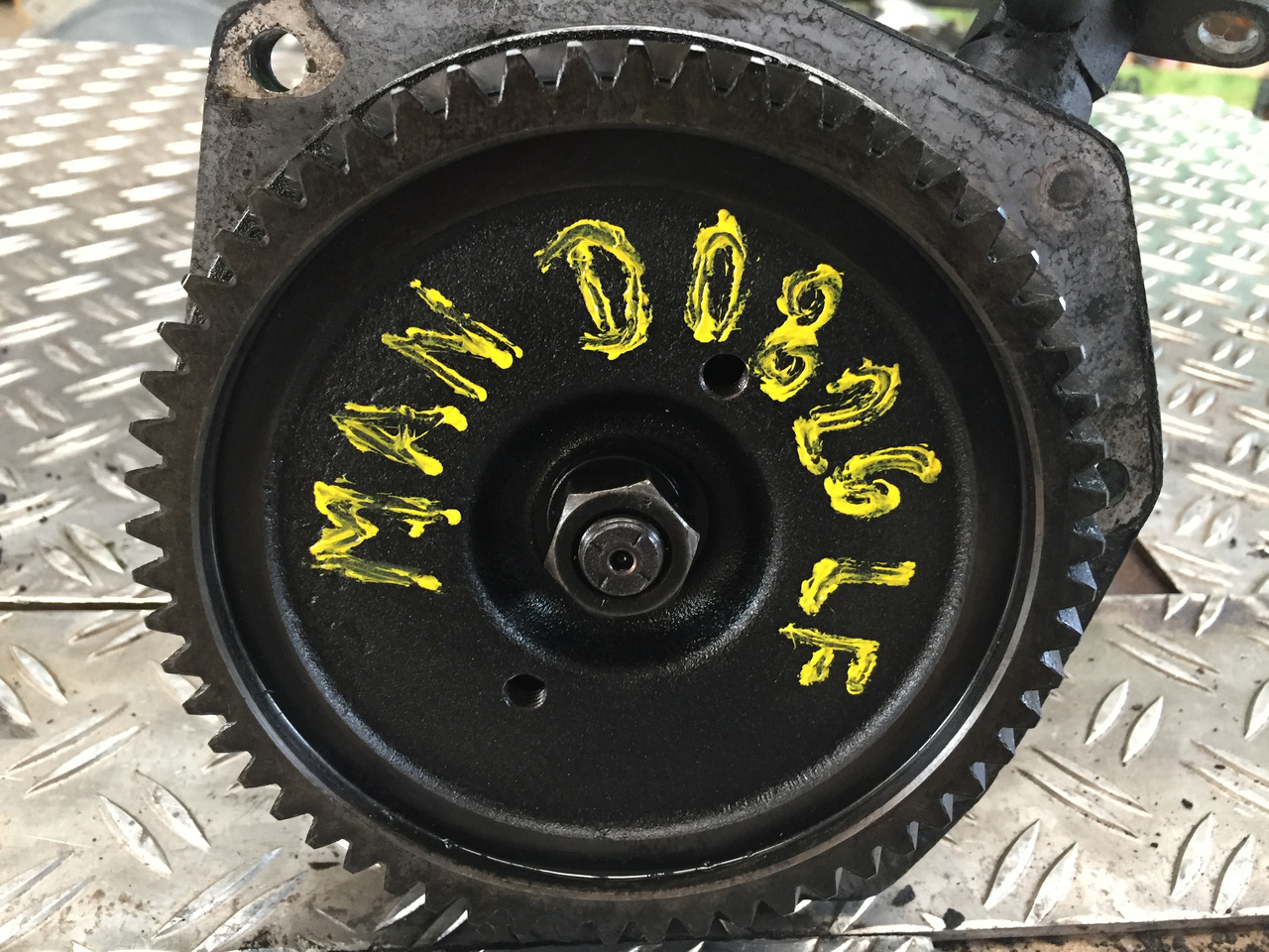 ---Gebrauchte Einspritzpumpe MAN 272, Typ D 0826 LF, Artikel - Nr. : 81.99999 - 9999 - Pompe à carburant pour Camion: photos 3 ---Gebrauchte Einspritzpumpe MAN 272, Typ D 0826 LF, Artikel - Nr. : 81.99999 - 9999 - Pompe à carburant pour Camion: photos 3