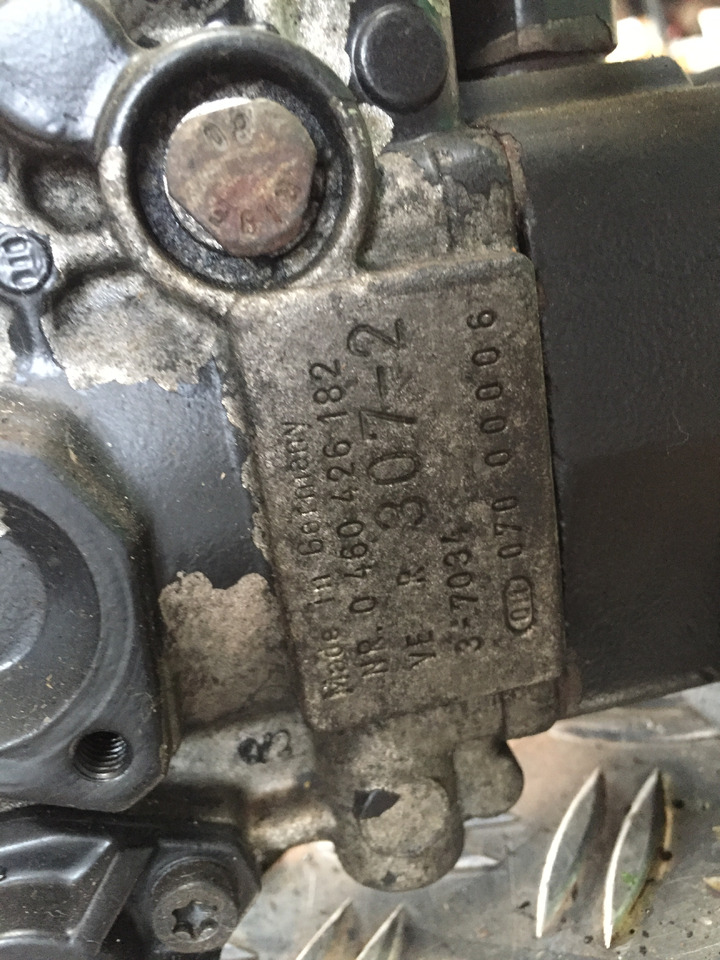 ---Gebrauchte Einspritzpumpe MAN 272, Typ D 0826 LF, Artikel - Nr. : 81.99999 - 9999 - Pompe à carburant pour Camion: photos 2 ---Gebrauchte Einspritzpumpe MAN 272, Typ D 0826 LF, Artikel - Nr. : 81.99999 - 9999 - Pompe à carburant pour Camion: photos 2