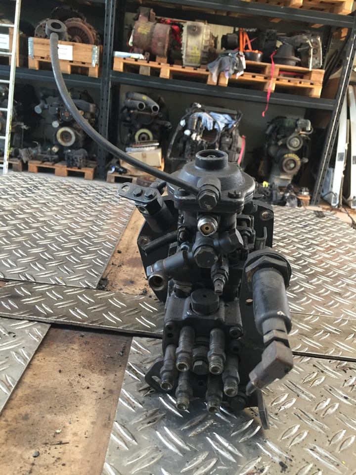 ---Gebrauchte Einspritzpumpe MAN 272, Typ D 0826 LF, Artikel - Nr. : 81.99999 - 9999 - Pompe à carburant pour Camion: photos 5 ---Gebrauchte Einspritzpumpe MAN 272, Typ D 0826 LF, Artikel - Nr. : 81.99999 - 9999 - Pompe à carburant pour Camion: photos 5