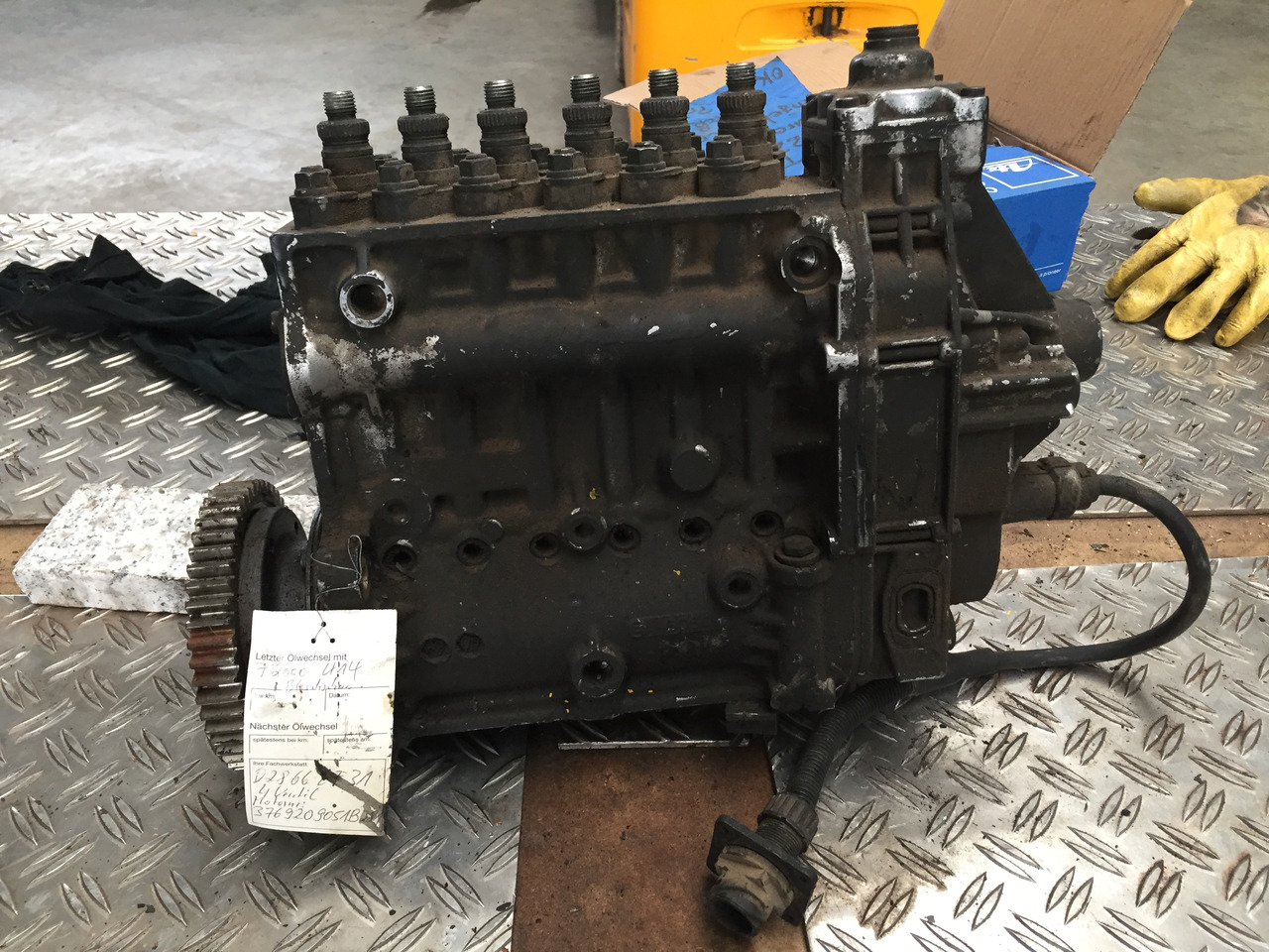 Gebrauchte Einspritzpumpe MAN TGA D 2866, LF31, 6 Zylinder - Pompe à carburant pour Camion: photos 1 Gebrauchte Einspritzpumpe MAN TGA D 2866, LF31, 6 Zylinder - Pompe à carburant pour Camion: photos 1