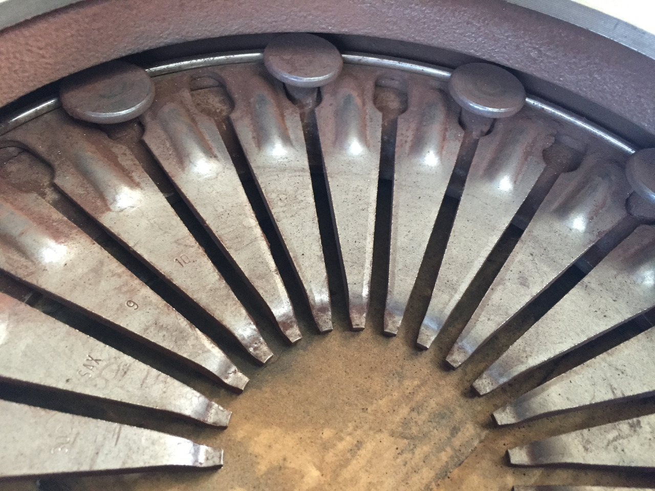 Mécanisme d'embrayage pour Camion Gebrauchte Kupplungsdruckplatte MB Axor 1824, Motor Typ : OM 906 LA, Artikel - Nr. : A 007 250 15 04: photos 9 Mécanisme d'embrayage pour Camion Gebrauchte Kupplungsdruckplatte MB Axor 1824, Motor Typ : OM 906 LA, Artikel - Nr. : A 007 250 15 04: photos 9