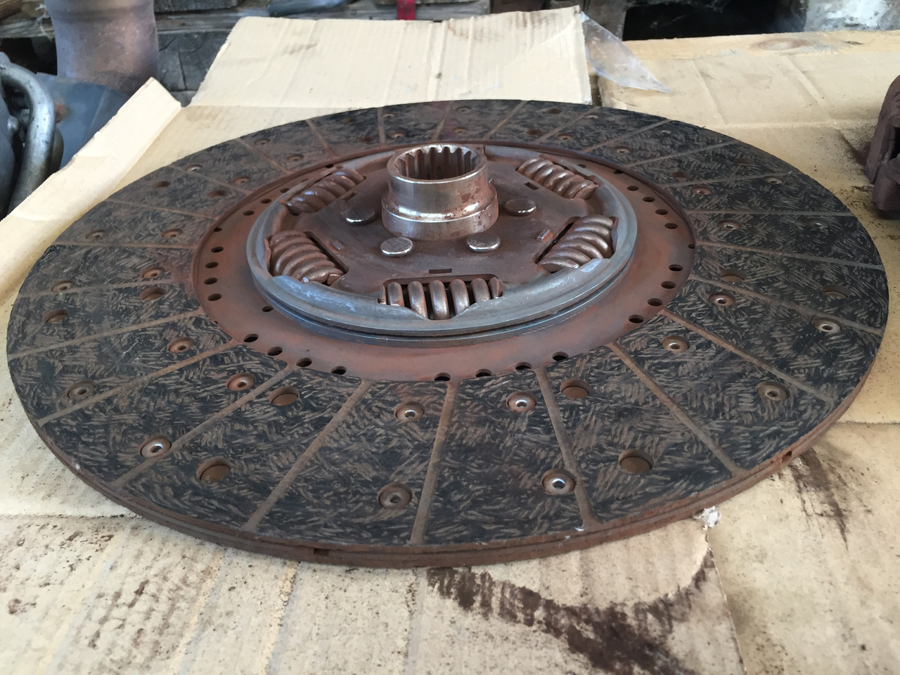 Gebrauchte Kupplungsscheibe MB Axor 1824, Motor Typ : OM 906 LA, Artikel - Nr. : A 021 250 67 03 - Disque d'embrayage pour Camion: photos 2 Gebrauchte Kupplungsscheibe MB Axor 1824, Motor Typ : OM 906 LA, Artikel - Nr. : A 021 250 67 03 - Disque d'embrayage pour Camion: photos 2