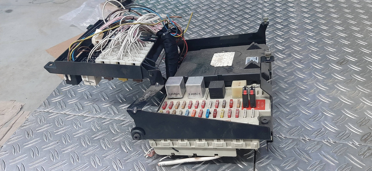 Gebrauchte MAN TGA 26.480 XXL, Steuergerät, Zentraler Bordrechner, Artikel - Nr. : 81.25806 - 7051 - Bloc de gestion pour Camion: photos 1 Gebrauchte MAN TGA 26.480 XXL, Steuergerät, Zentraler Bordrechner, Artikel - Nr. : 81.25806 - 7051 - Bloc de gestion pour Camion: photos 1