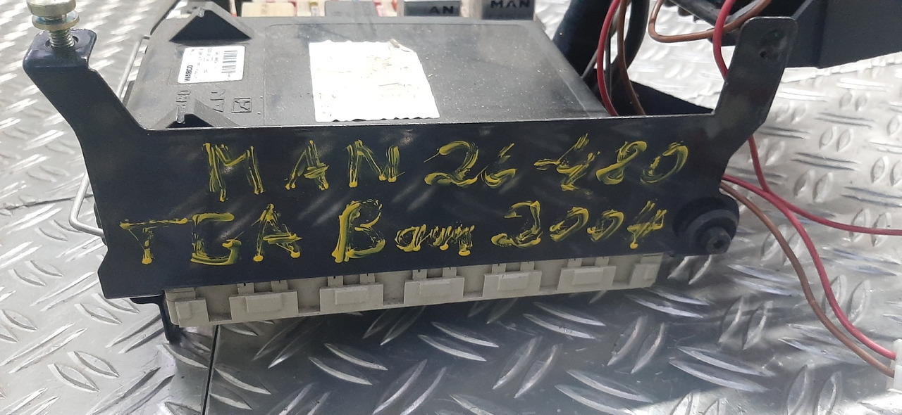 Gebrauchte MAN TGA 26.480 XXL, Steuergerät, Zentraler Bordrechner, Artikel - Nr. : 81.25806 - 7051 - Bloc de gestion pour Camion: photos 5 Gebrauchte MAN TGA 26.480 XXL, Steuergerät, Zentraler Bordrechner, Artikel - Nr. : 81.25806 - 7051 - Bloc de gestion pour Camion: photos 5