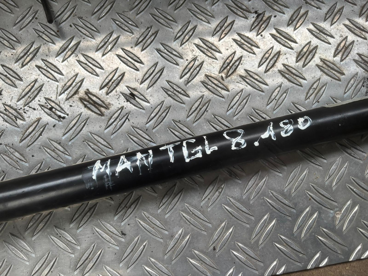 Gebrauchte MAN TGL 8.180 Spurstange / Lenkstange, Artikel - Nr. : 81.46610 - 6820 - Biellette de direction pour Camion: photos 5 Gebrauchte MAN TGL 8.180 Spurstange / Lenkstange, Artikel - Nr. : 81.46610 - 6820 - Biellette de direction pour Camion: photos 5