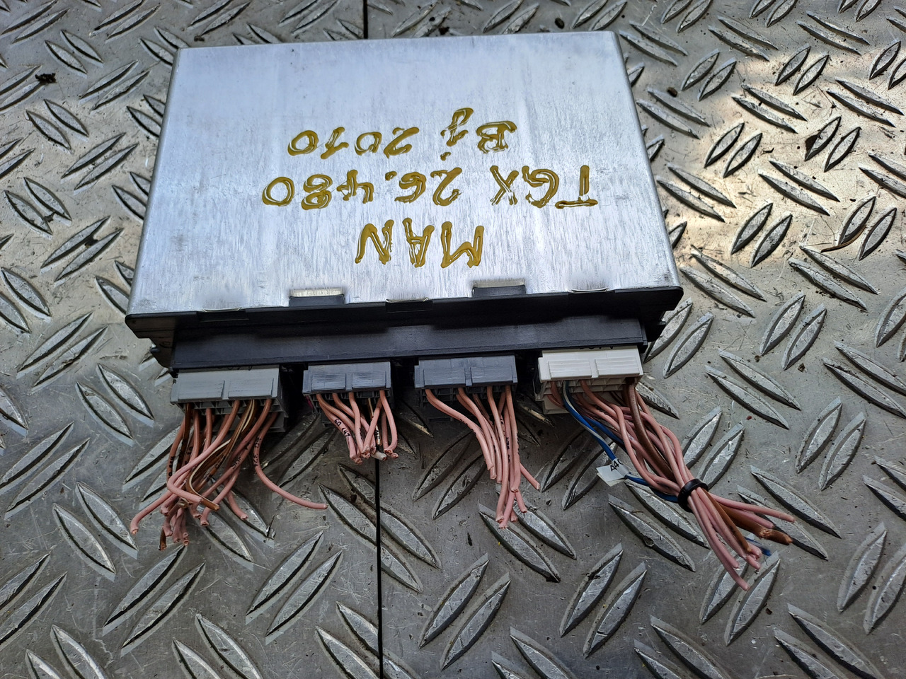 Gebrauchte MAN TGX 26.480 Steuergerät Fahrzeugführungsrechner , Artikel - Nr. : 81.25805 - 7088 - Bloc de gestion pour Camion: photos 5 Gebrauchte MAN TGX 26.480 Steuergerät Fahrzeugführungsrechner , Artikel - Nr. : 81.25805 - 7088 - Bloc de gestion pour Camion: photos 5