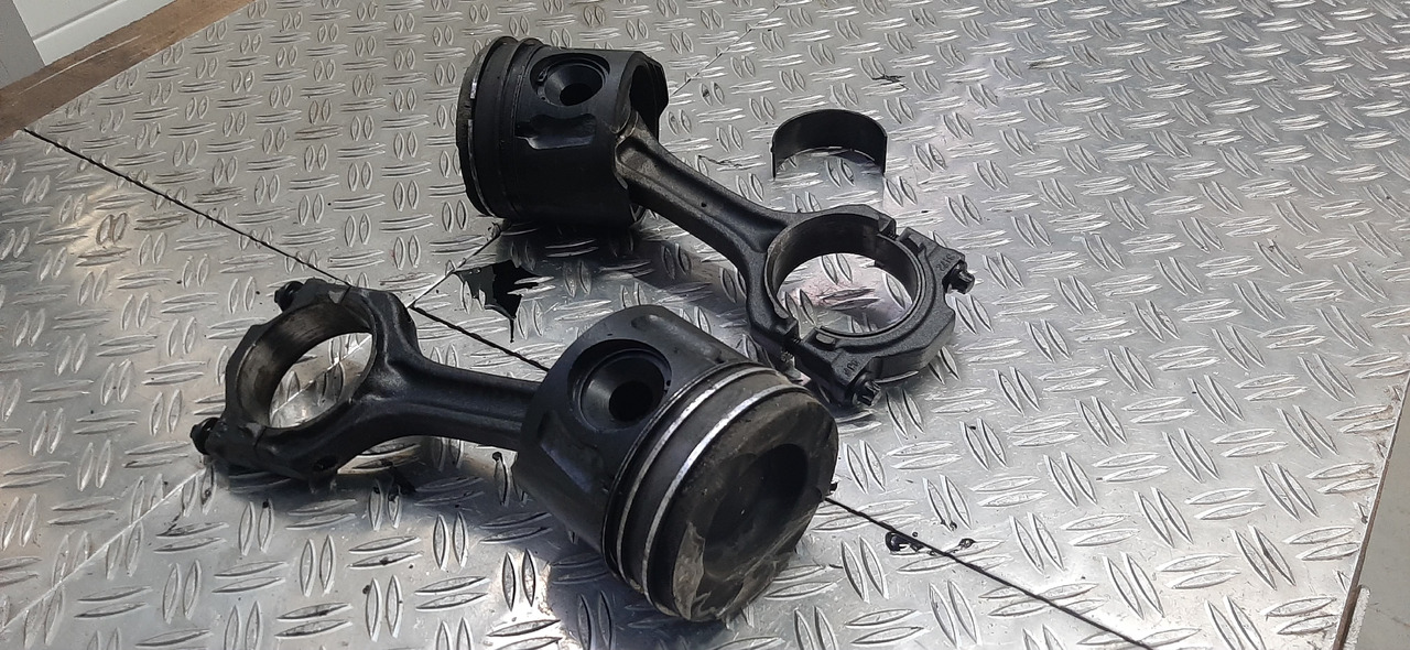 Gebrauchte Motorkolben vom MAN TGL 8.180, Typ D0834 LF 51, Artikel - Nr. : 81.99999 - 9999 - Pistons/ Anneaux/ Manchons pour Camion: photos 5 Gebrauchte Motorkolben vom MAN TGL 8.180, Typ D0834 LF 51, Artikel - Nr. : 81.99999 - 9999 - Pistons/ Anneaux/ Manchons pour Camion: photos 5