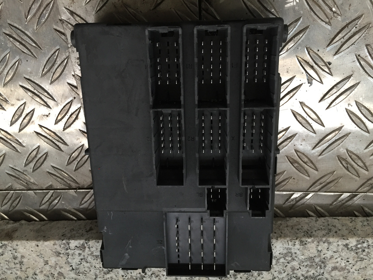 Gebrauchtes ABS Steuergerät MAN TGA 26.440 Artikel - Nr.: 81.25806 - 7072 - Bloc de gestion pour Camion: photos 2 Gebrauchtes ABS Steuergerät MAN TGA 26.440 Artikel - Nr.: 81.25806 - 7072 - Bloc de gestion pour Camion: photos 2