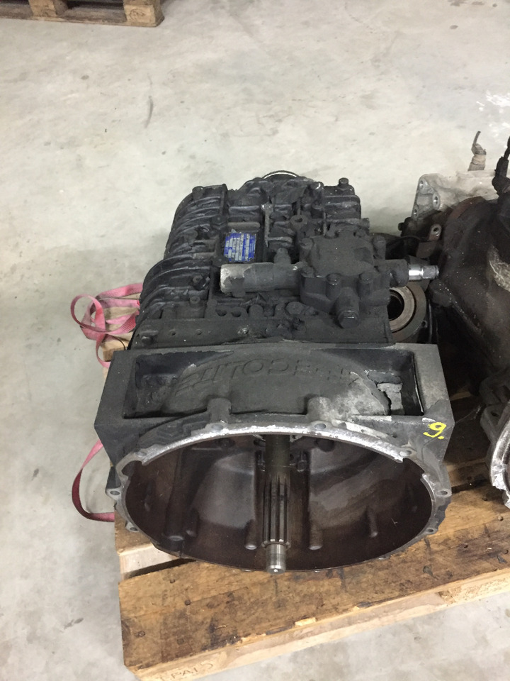 Gebrauchtes Getriebe MAN TGL 8.180, Typ : S6 - 850 TO LL, Artikel - Nr. : 81.32004 - 6139 - Boîte de vitesse pour Camion: photos 5 Gebrauchtes Getriebe MAN TGL 8.180, Typ : S6 - 850 TO LL, Artikel - Nr. : 81.32004 - 6139 - Boîte de vitesse pour Camion: photos 5