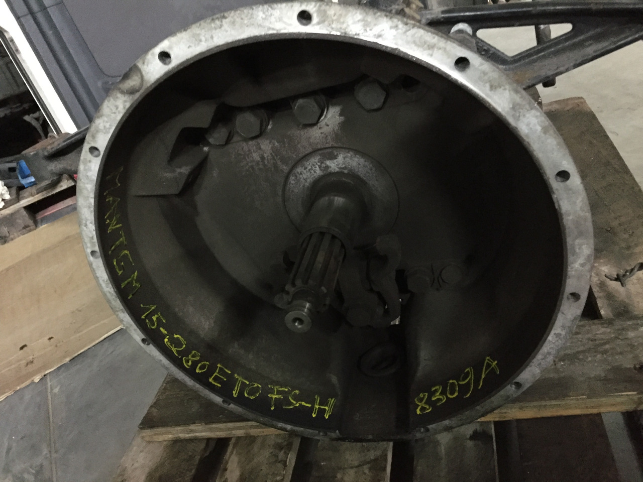 Gebrauchtes Getriebe MAN TGM Typ: ETO FS 8309, Artikel - Nr.: 81.32003 - 6957 - Boîte de vitesse pour Camion: photos 5 Gebrauchtes Getriebe MAN TGM Typ: ETO FS 8309, Artikel - Nr.: 81.32003 - 6957 - Boîte de vitesse pour Camion: photos 5