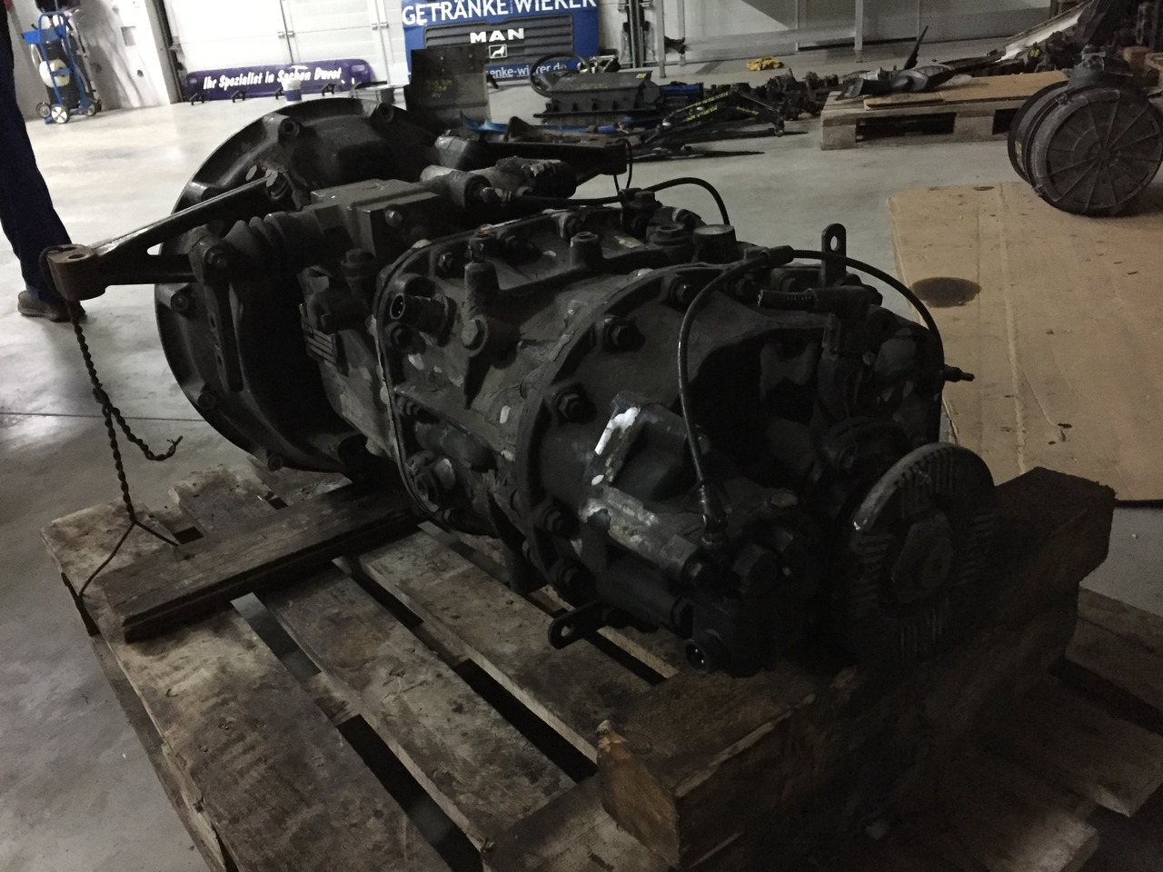 Gebrauchtes Getriebe MAN TGM Typ: ETO FS 8309, Artikel - Nr.: 81.32003 - 6957 - Boîte de vitesse pour Camion: photos 3 Gebrauchtes Getriebe MAN TGM Typ: ETO FS 8309, Artikel - Nr.: 81.32003 - 6957 - Boîte de vitesse pour Camion: photos 3